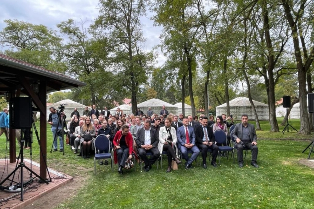 Macarıstanın Lakitelek şəhərində Nizami Gəncəvinin büstü açılıb - FOTO